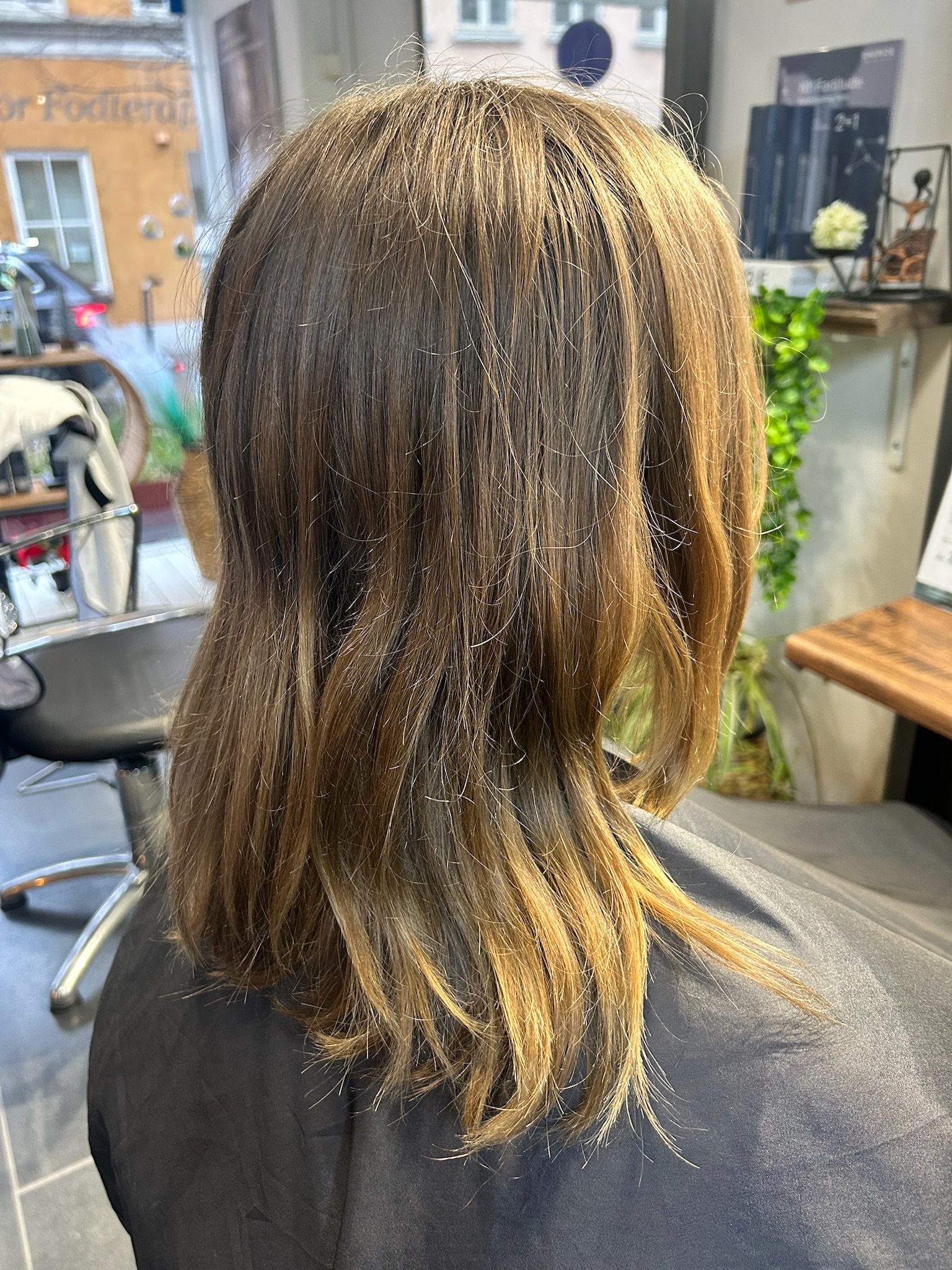 Mellemlangt blond